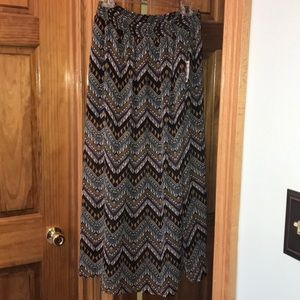 Maxi skirt size medium. New and never been worn !